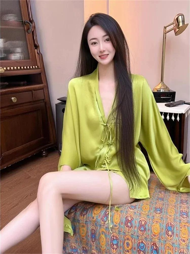 今天起床有点猛了
感觉头晕
还好我早有准备
赶紧扶住了床头
才才避免了一场灾难。