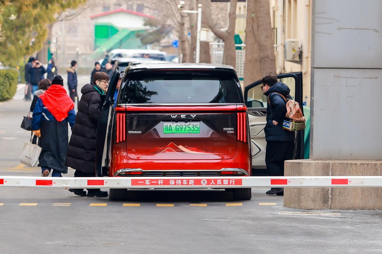 选择魏牌高山，既是选择一款豪华MPV，也是选择一份与国家大事同频的认同感！"马上