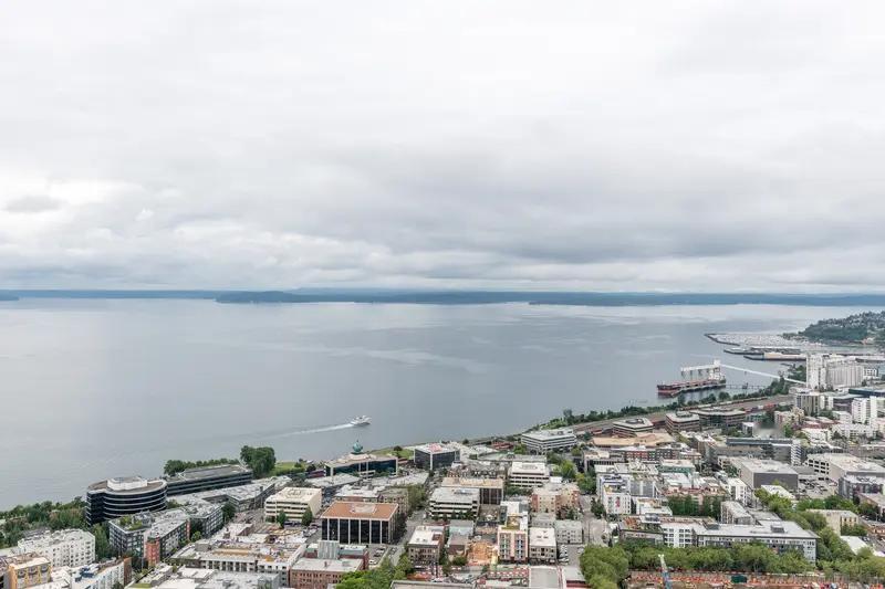 大漂亮霸权行径对全球经济影响恶劣。二战后，大漂亮凭借实力建立以美元为中心的布雷顿