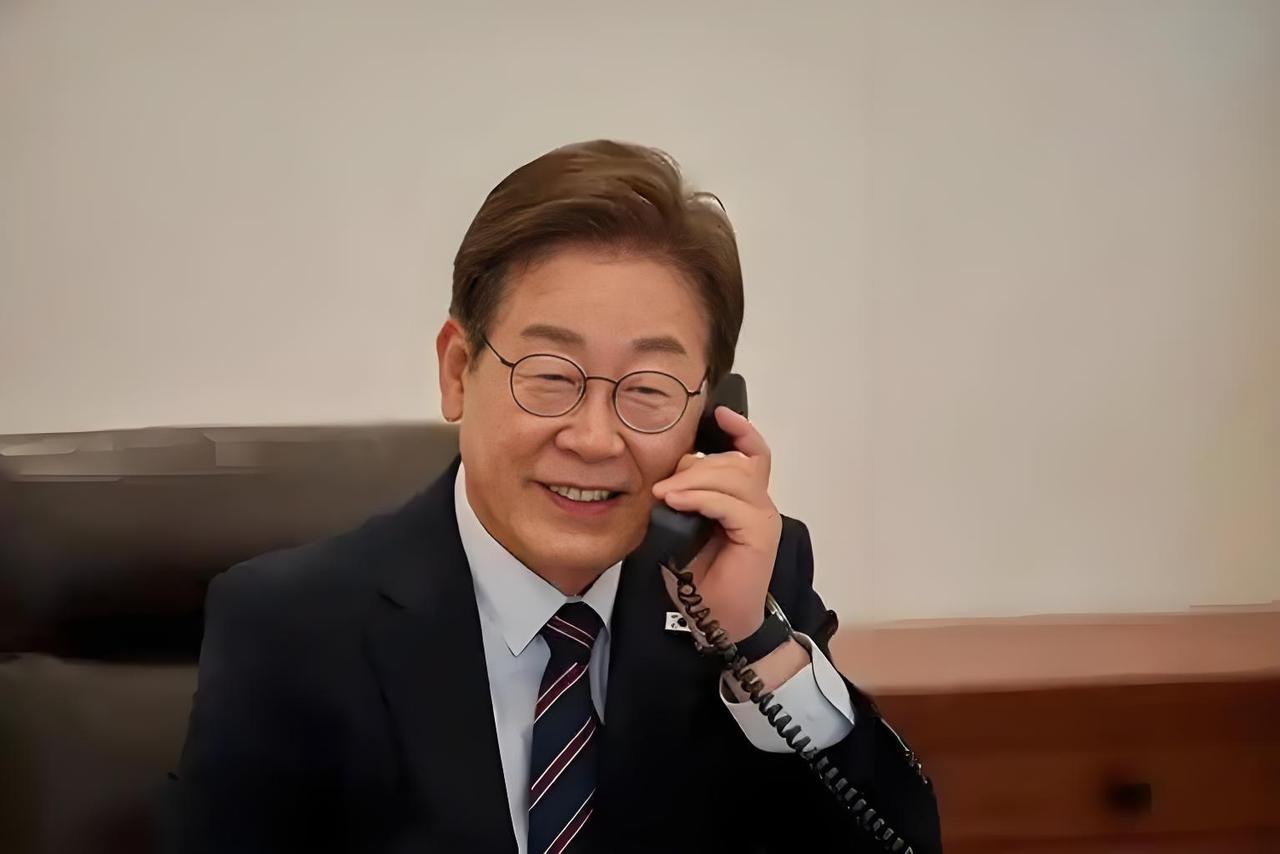 活动的名单公布后，感到坐立不安也最后悔的应该只有李在明了，错失了千载难逢的机会。