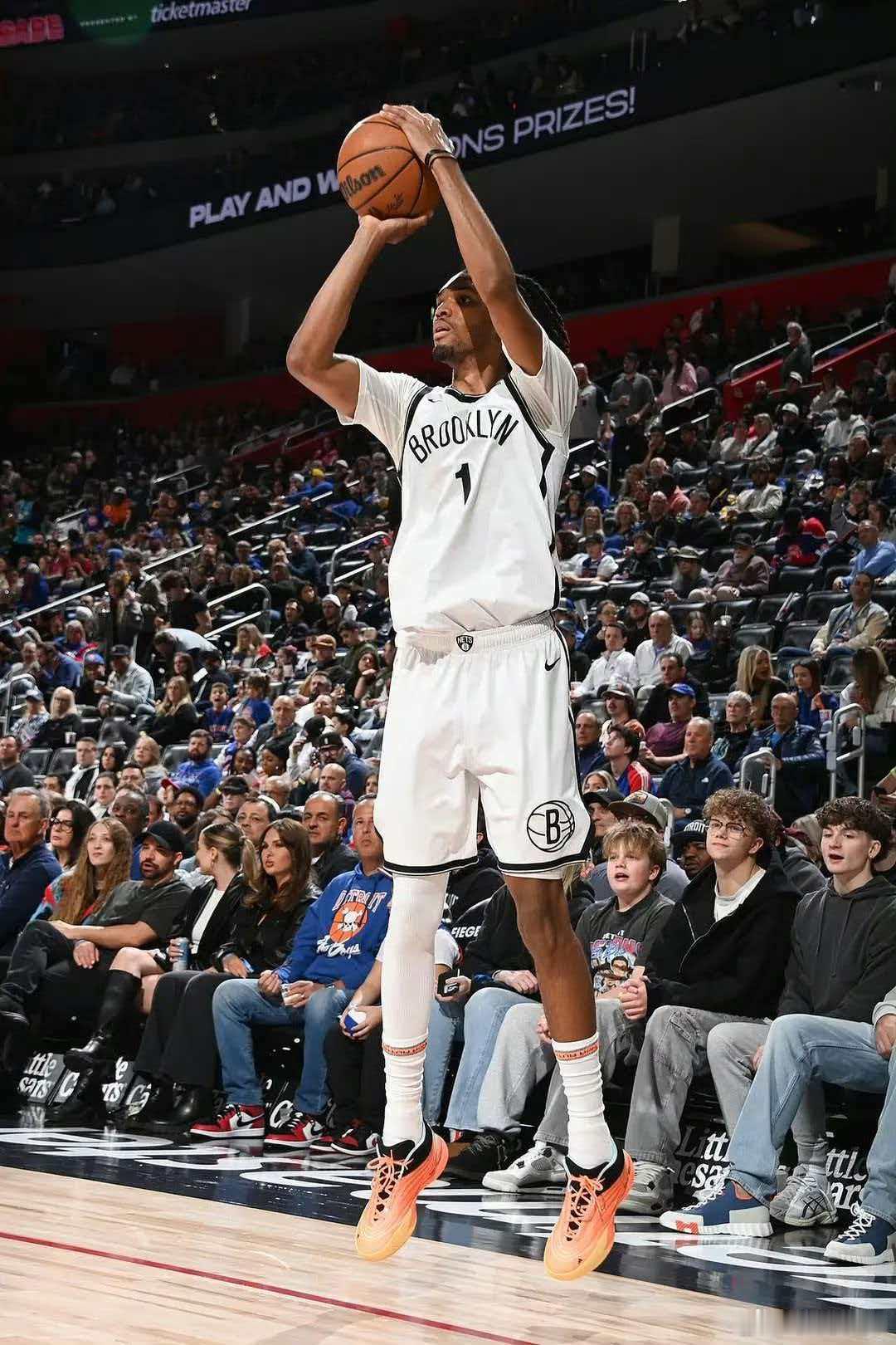 曝湖人考虑签扎伊尔威廉姆斯 据HoopsHype名记Michael Scotto