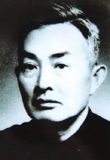 1952年，在外漂泊了十五年的陈昌浩终于返回了祖国，可眼前的一切早已物是人非，妻