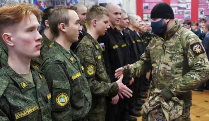 普京签署新命令！中国驻俄总领馆紧急提醒，在俄华人务必小心

中国驻俄总领馆突然发