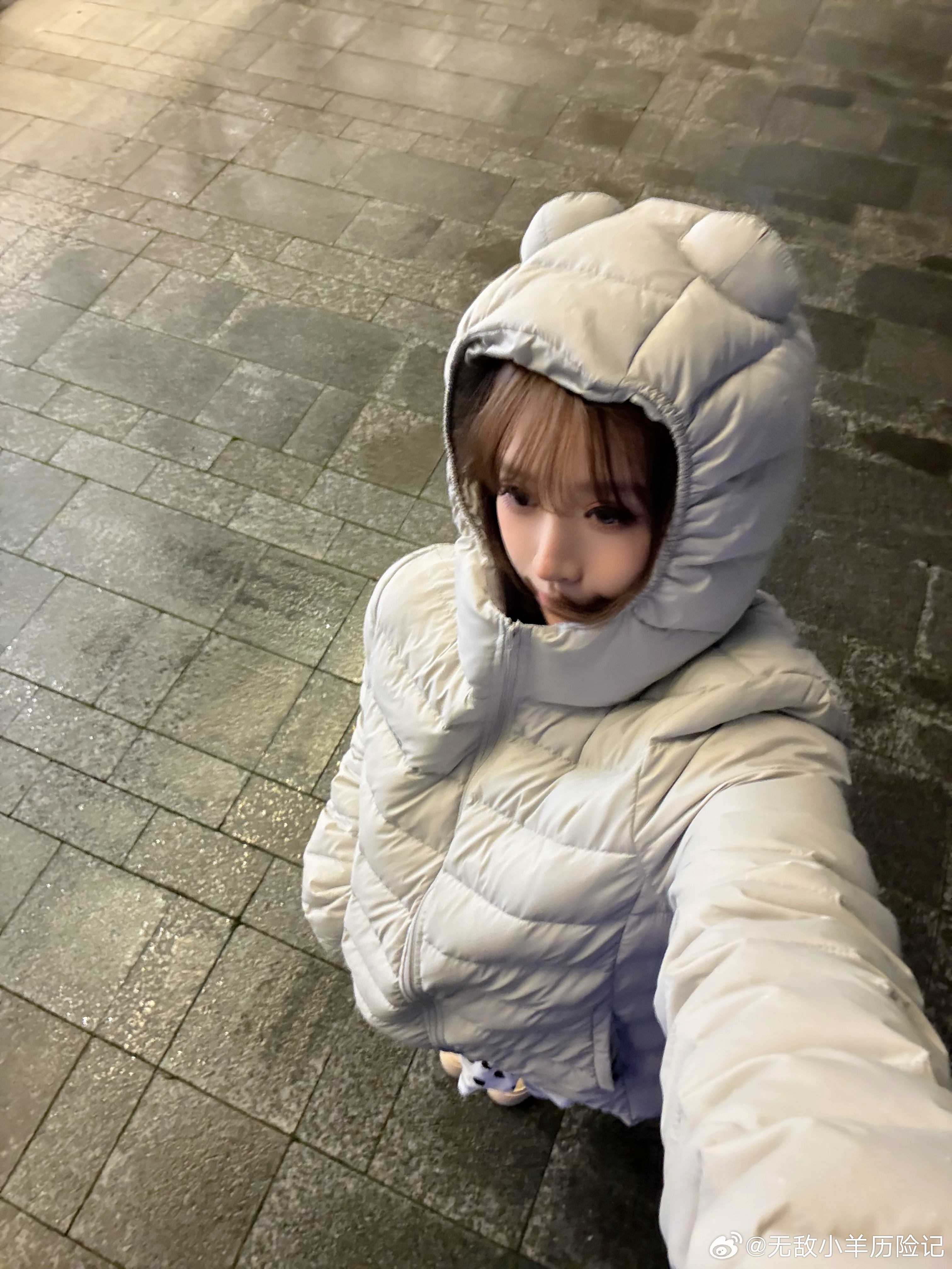 这两天忙到上火今天眼睛好像还要长麦粒肿了，赶紧点了眼药水希望别影响周五晚上的直播