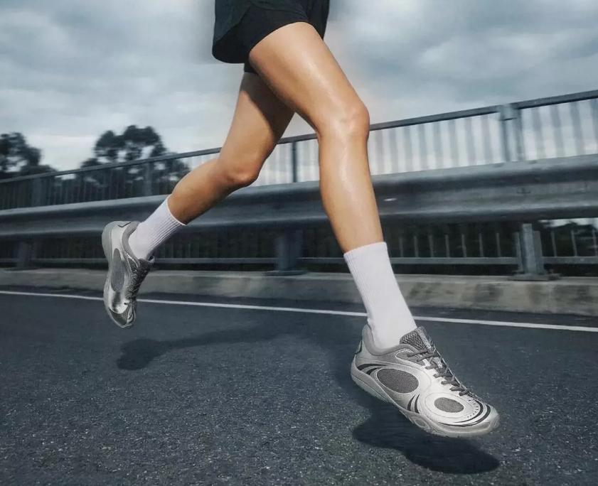 最近有个国潮跑鞋品牌OLD ORDER挺火的，身边朋友问了不少次。今天就来聊聊它