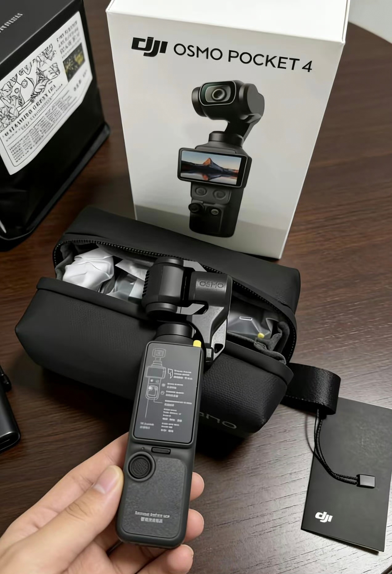 大疆Pocket44月2号的时候，销售已经发了预约盲订信息，今天又发了发布通知，