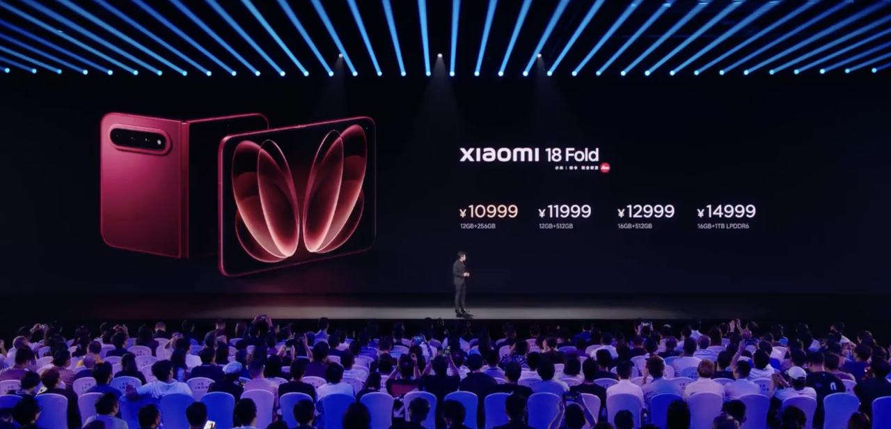 小米 18 Fold 正式发布，10999 起。
玄戒 O3 芯片，中折叠，大内