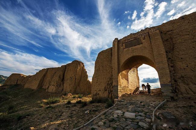这文字生猛？我咋没觉得
  老天爷有时候很戏谑人的！
  朝天涧屠夫麻三七以迅雷