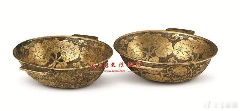 文物科普羽觞 唐代鎏金蔓草鸳鸯纹银羽觞，一对藏于陕西历史博物馆。羽觞即耳杯，因两