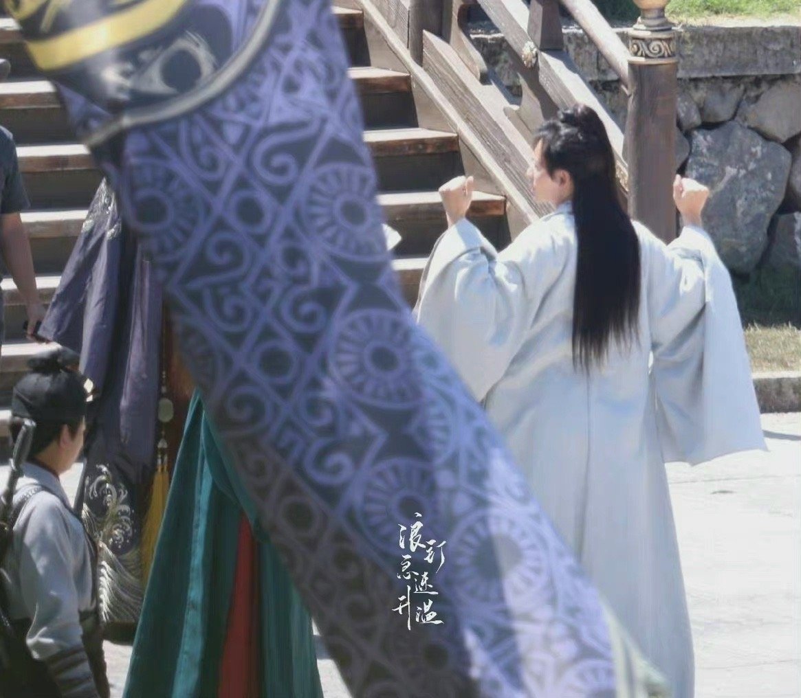龚俊 cpf 🍊  山河令 🥚 山河令花絮时间线 20200907老温用扇子