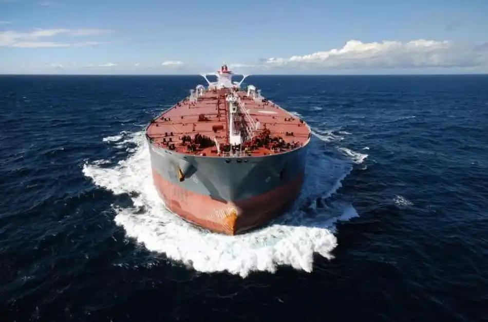 中俄油轮援古巴遭美拦截改道委国，公海竟成霸权博弈场。

本月加勒比海上演海上博弈