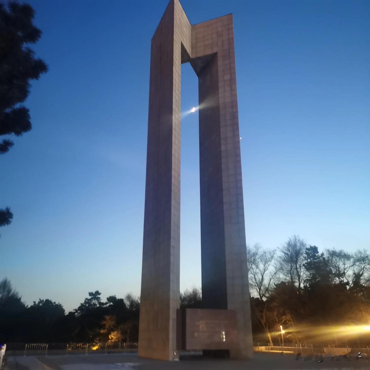 夜晚，逛南湖公园，意外发现“雪村”
长春真是太低调了，干什么都不说，静待你自己去