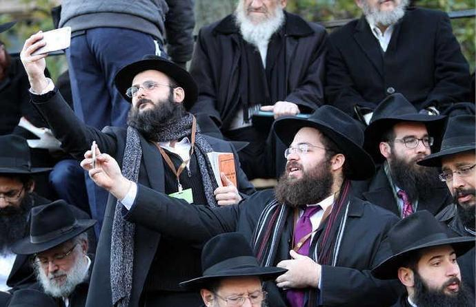 犹太人精不是没有原因的，他们大多数全部都是类似于鹰勾鼻那样的鼻子，没有一个是平视