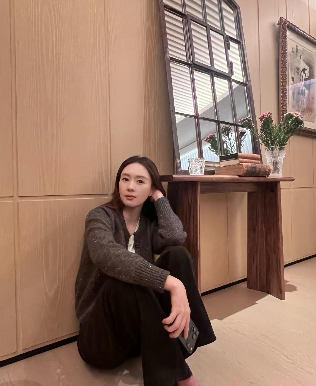 呵呵，想不到童瑶还挺幽默的……

10月14日，童瑶在个人账号发了两张照片，配文