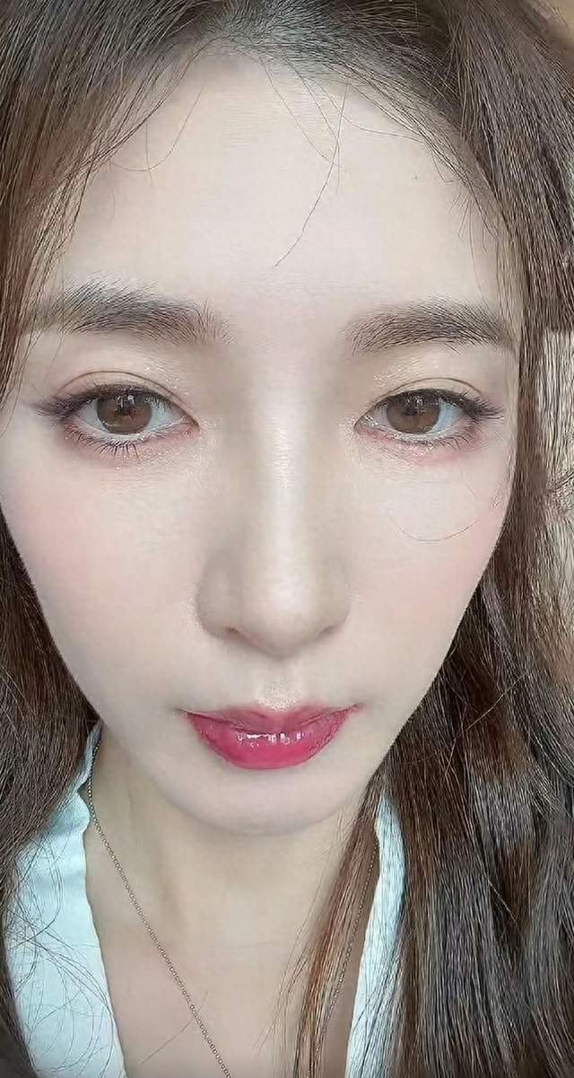 一图封神！江疏影怼脸，淡妆清丽动人