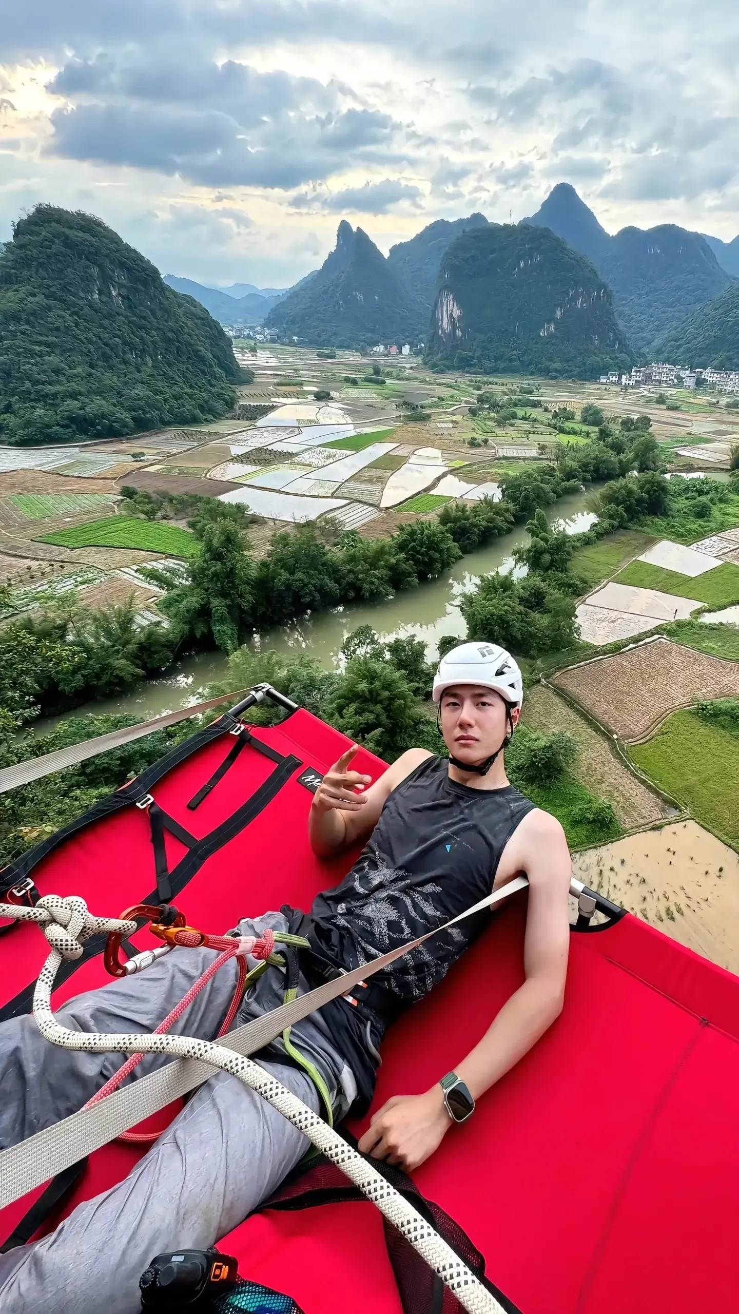 王一博诠释了什么叫做:“等我苦尽甘来再告诉你来时的路