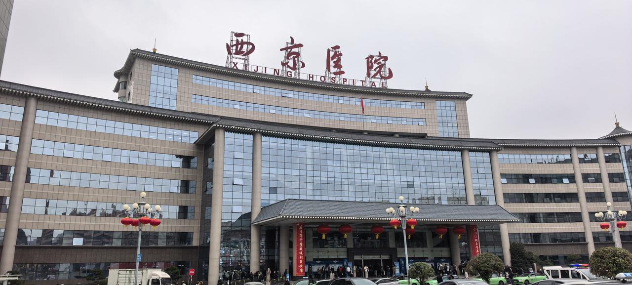 西京医院为什么人多？！

复工第一天，我来到多年已经没有去过的西京医院看病，结果
