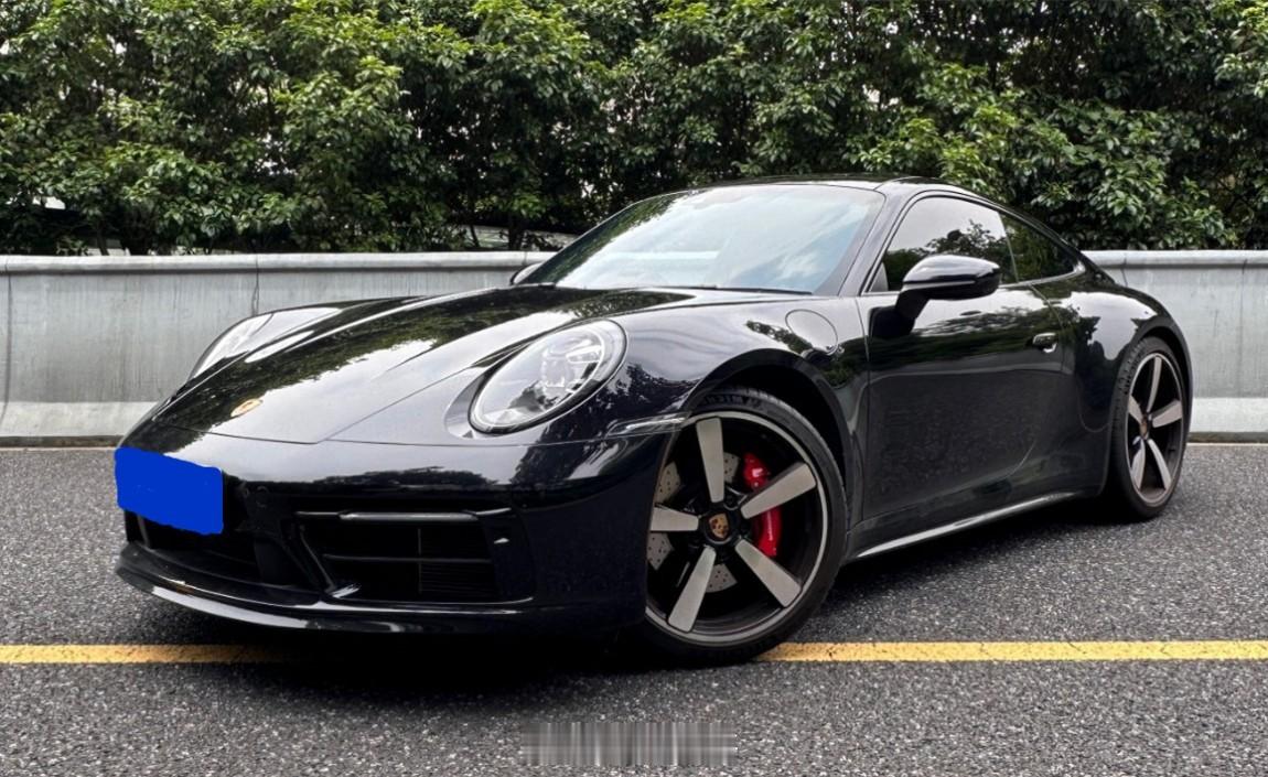 保时捷 911 Carrera S2023年10月上牌，目前仪表里程23000公