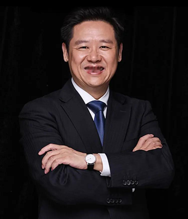 一不小心发现冠名湘超的贵州珍酒老板吴向东是株洲醴陵市人，他还是金六福的创始人。我