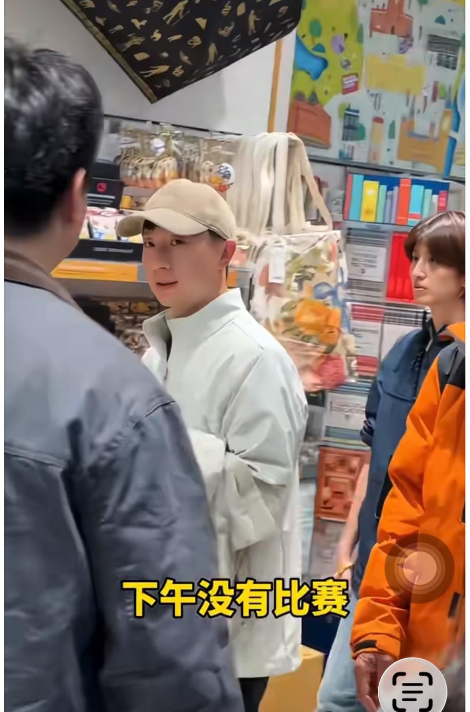 马龙许昕带着家人参观大英博物馆
伦敦世乒赛正在如火如荼的进行中，
马龙 许昕作为