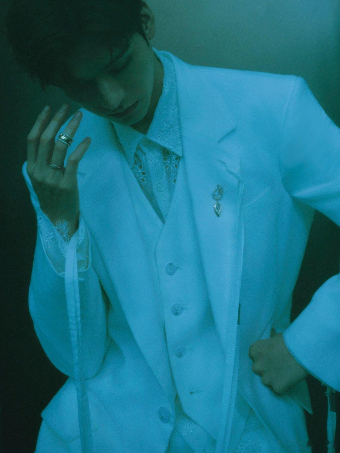 龚俊儒雅与野酷  龚俊换风格了  龚俊风格从不受限！期待跨年舞台[求关注] 