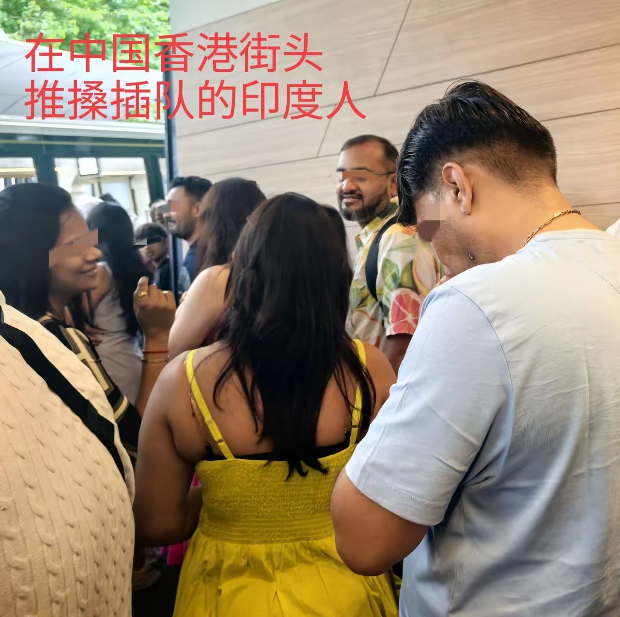 网友：“印度的确缺乏对本国公民的基础教育，以至于这个群体在很多场合显得无理和没礼