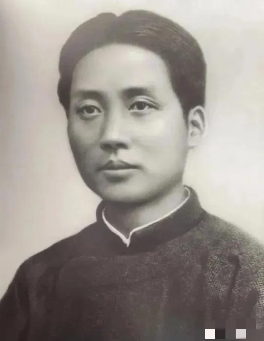 毛润之很早就见过陈赓的父亲陈道良。1911年，毛主席还在学校读书，曾经到陈道良家