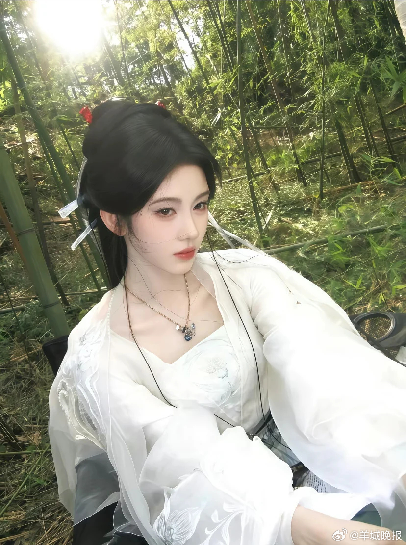 【女星古装白裙造型盘点，谁的美直击心灵？】她们以各自独特的气质和风采，诠释了不同