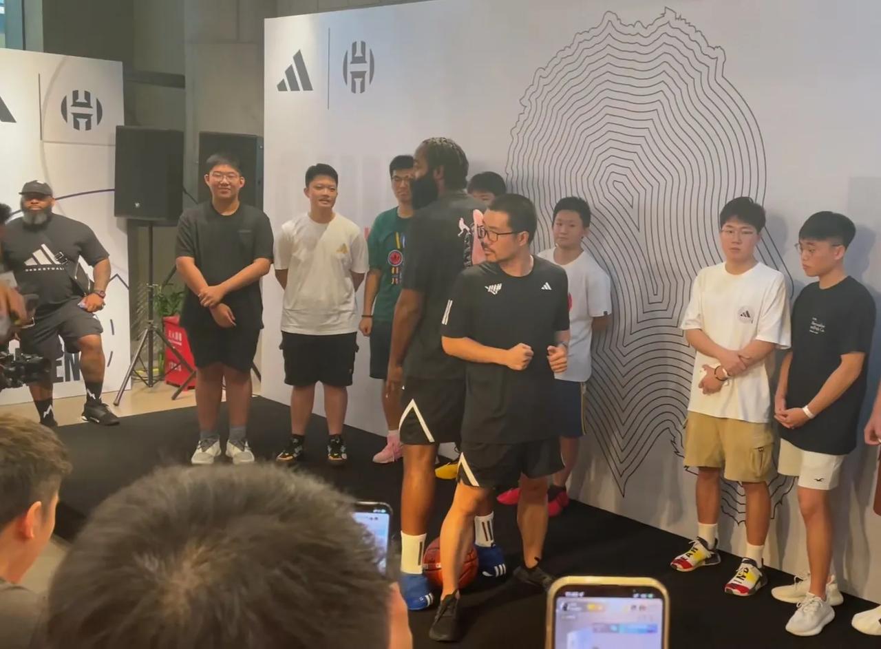 徐静雨问哈登谁是他职业生涯的最佳队友，哈登：“你这是在给我挖坑！”

著名篮球主