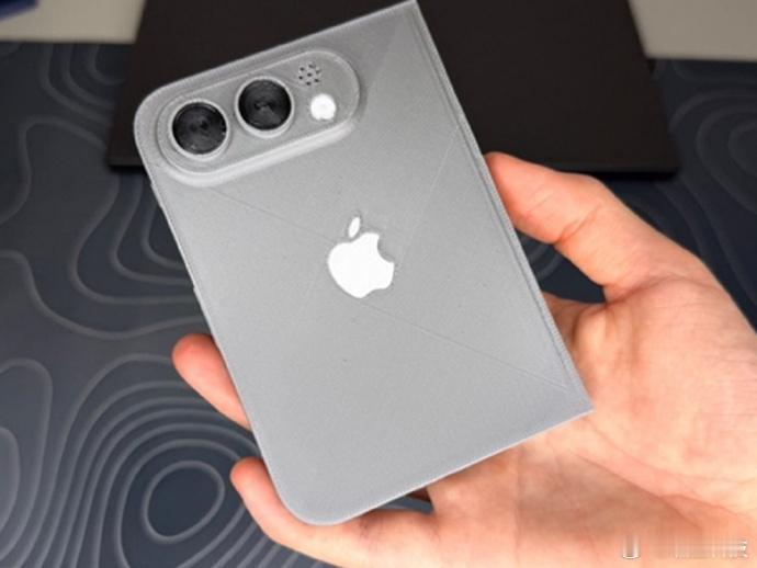 折叠屏iPhone外观实锤 最终版设计出来了？看爆料图显示iPhone Fold
