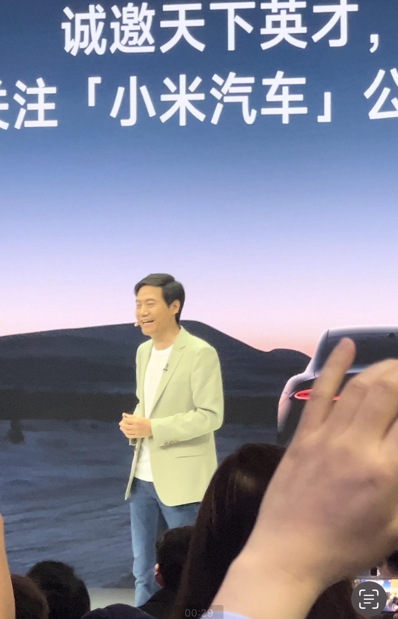 热度是真的高。雷军