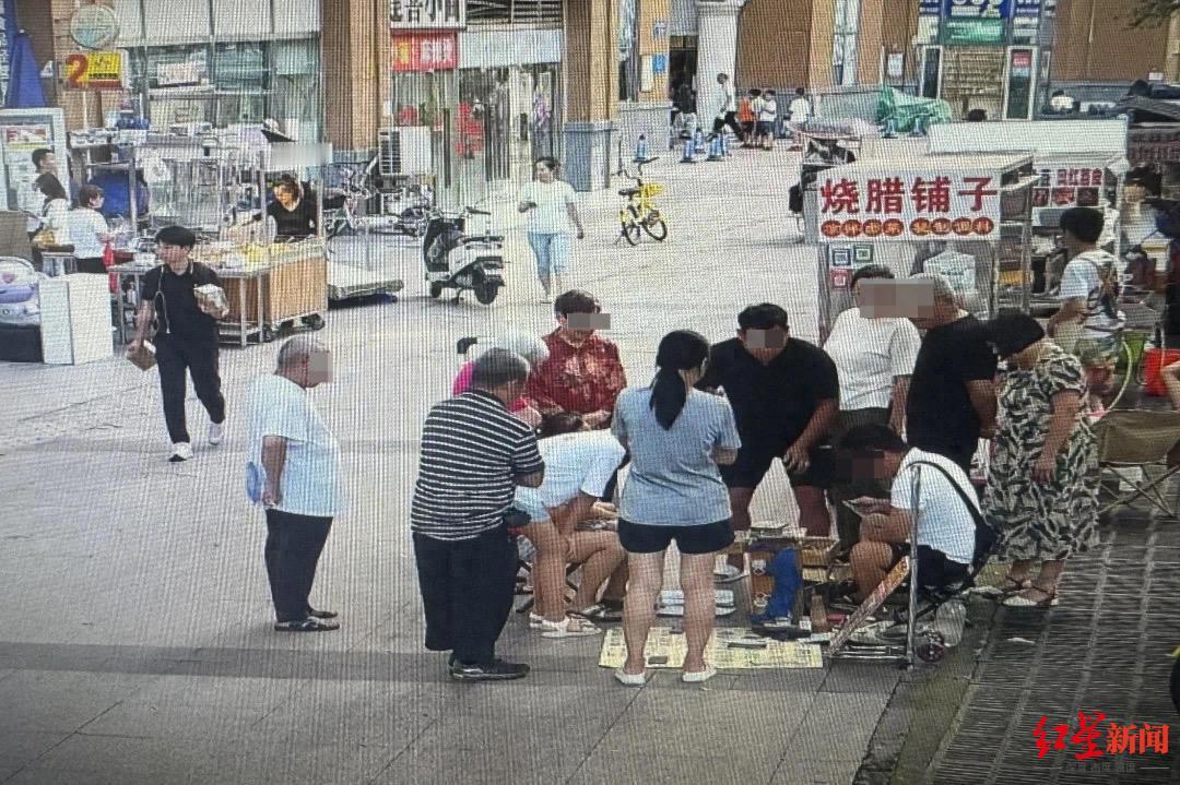 免费洗金？慎去！成都青羊区两名免费清洗黄金首饰的“手艺人”，清洗后，竟然让黄金饰