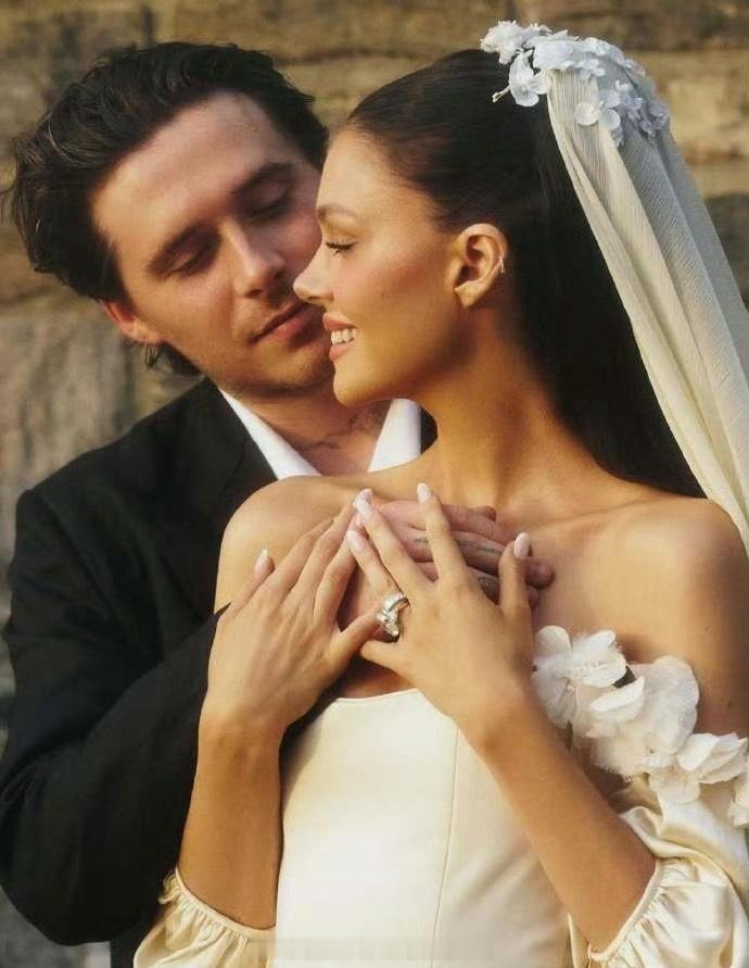 贝克汉姆夫妇未出席大儿子婚礼贝克汉姆大儿子Brooklyn与妻子Nicola结婚