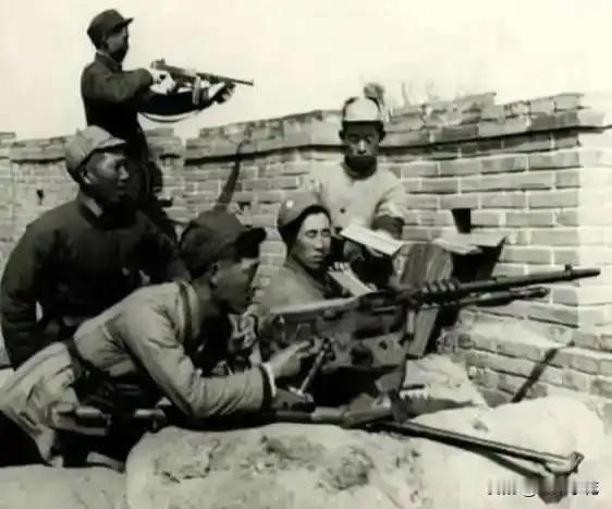 1937年，陈赓在七亘村缴获骡马三百余匹，刘伯承看完战报说：主席还穿着补丁衣裳，