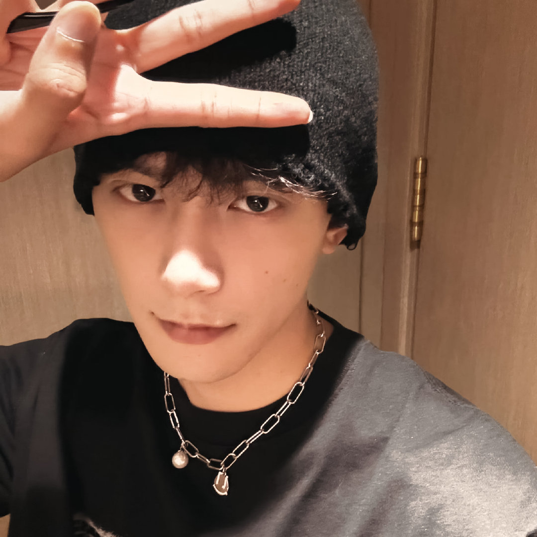 邓凯妈妈 有那么帅吗 家人们快看！逐玉男三邓凯被曝是初中语文老师儿子，消息一出网