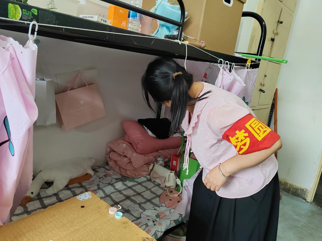 咸阳梦圆职业学校
违禁品检查