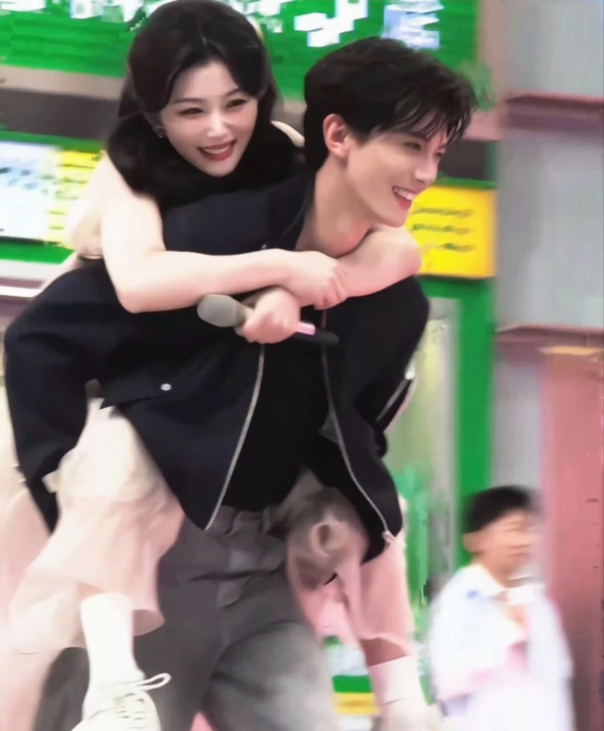 邓凯孔雪儿没去庆功宴邓凯孔雪儿没参加逐玉庆功宴 5555虽然我知道邓凯和孔雪儿都