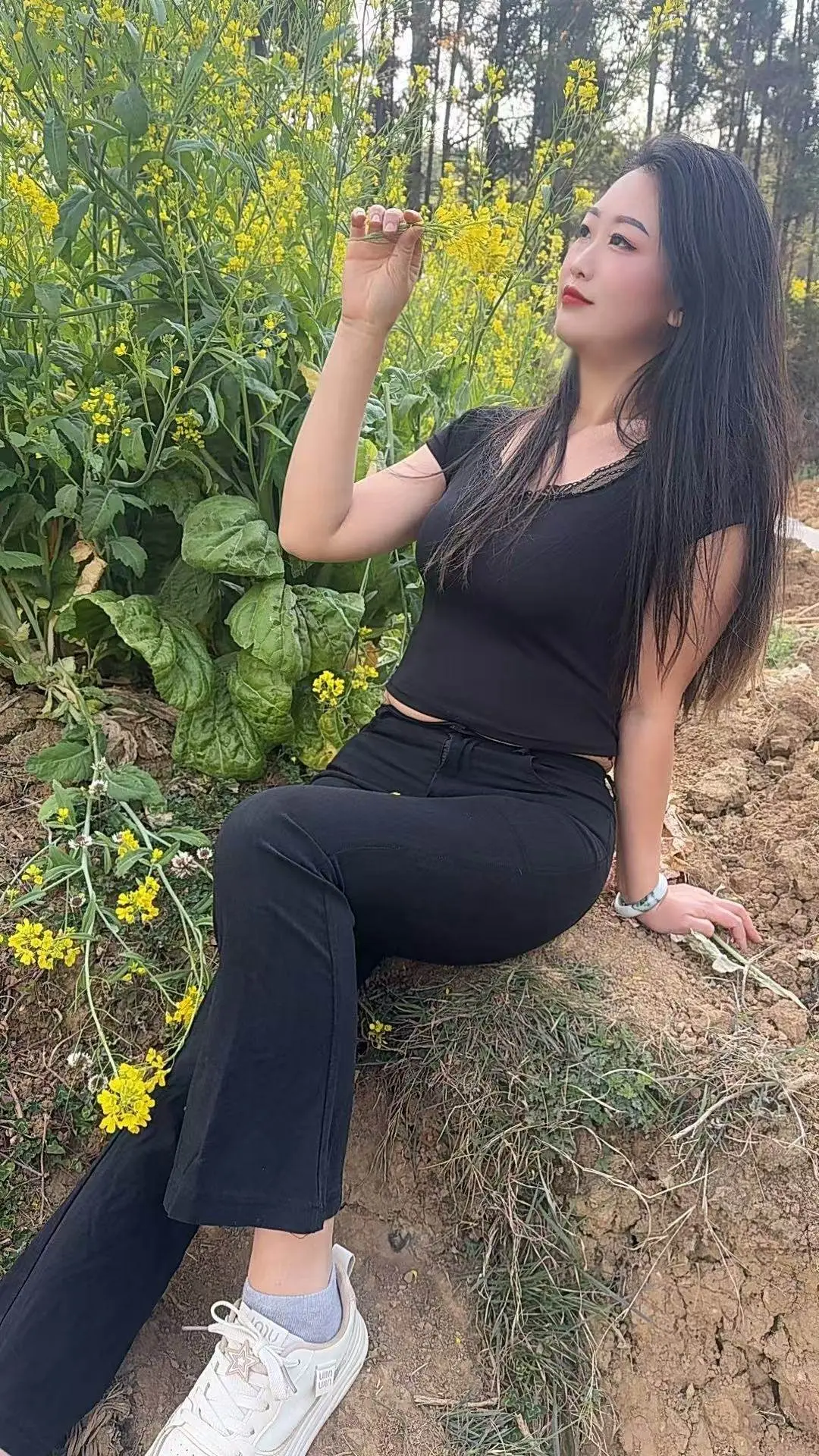 离婚的女人 紧身牛仔裤 农村生活