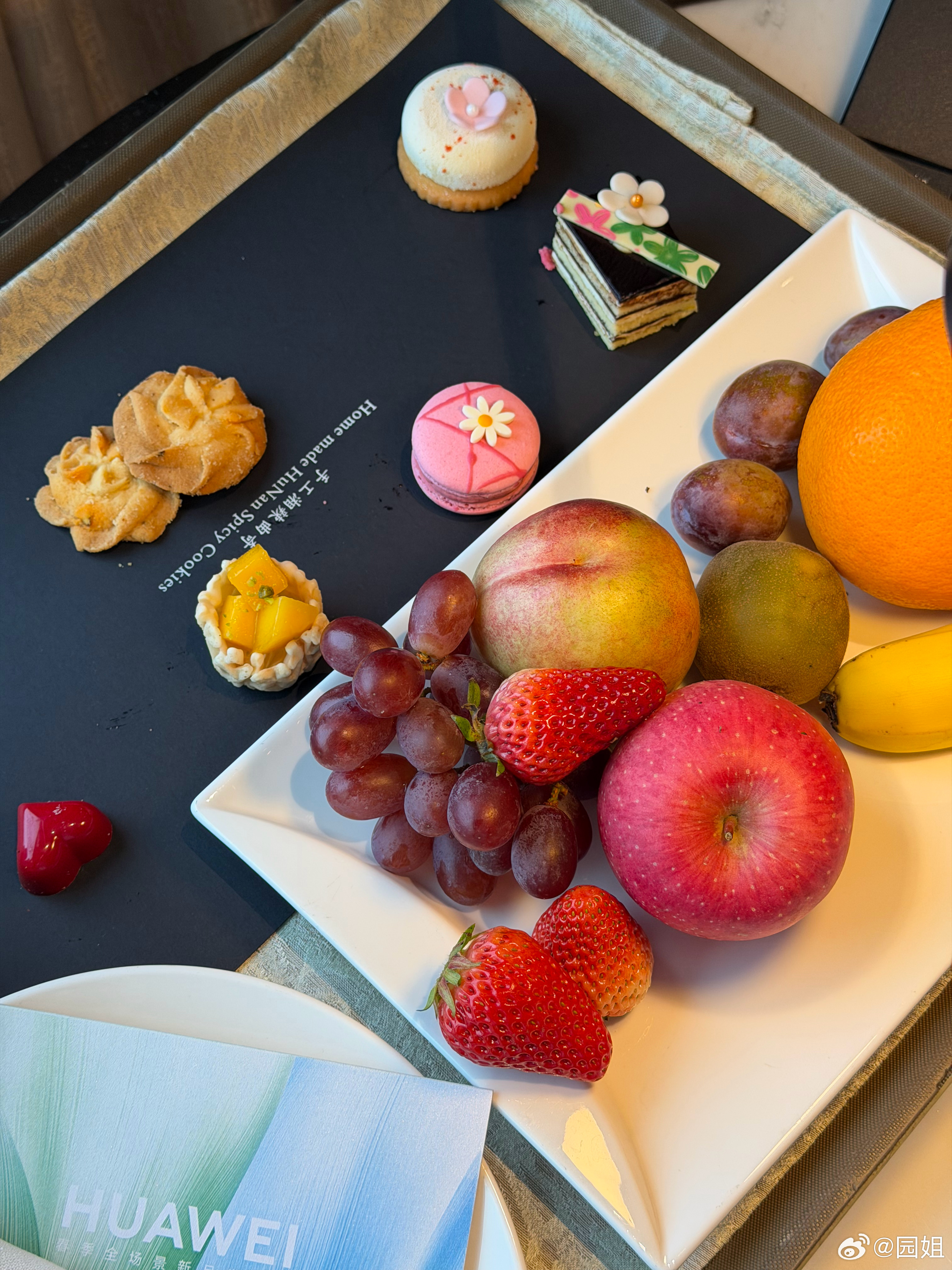 这次来长沙是参加华为全场景发布会，明天据说有很多新品发布，猜猜都有啥～ 