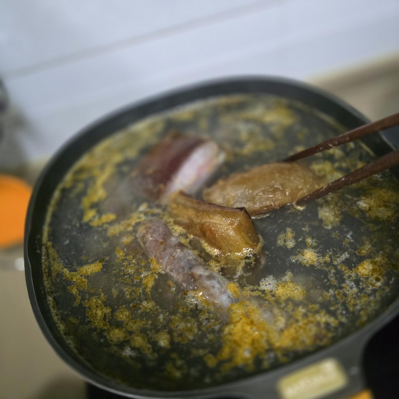 好战友，好同学，好老哥给我春节寄的腊肠和腊肉，春节期间煮了一点，其他都留着一直舍