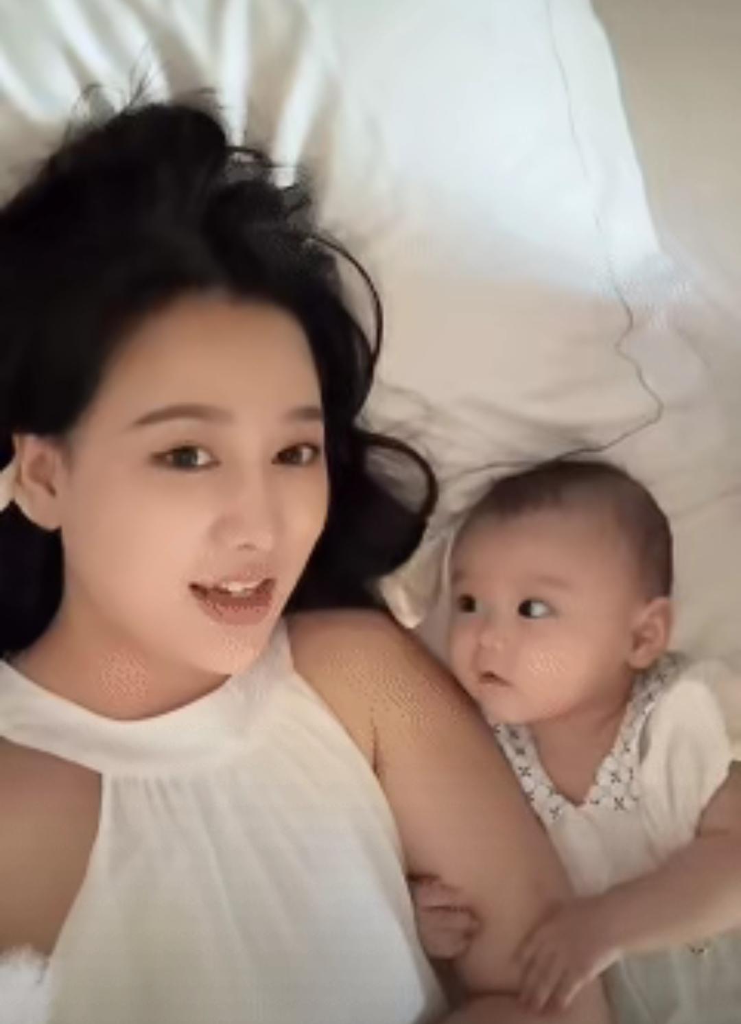 这下真的连科学都解释不清！这份刻在骨子里的偏爱，只属于妈妈和孩子！甘肃宝妈拍下的