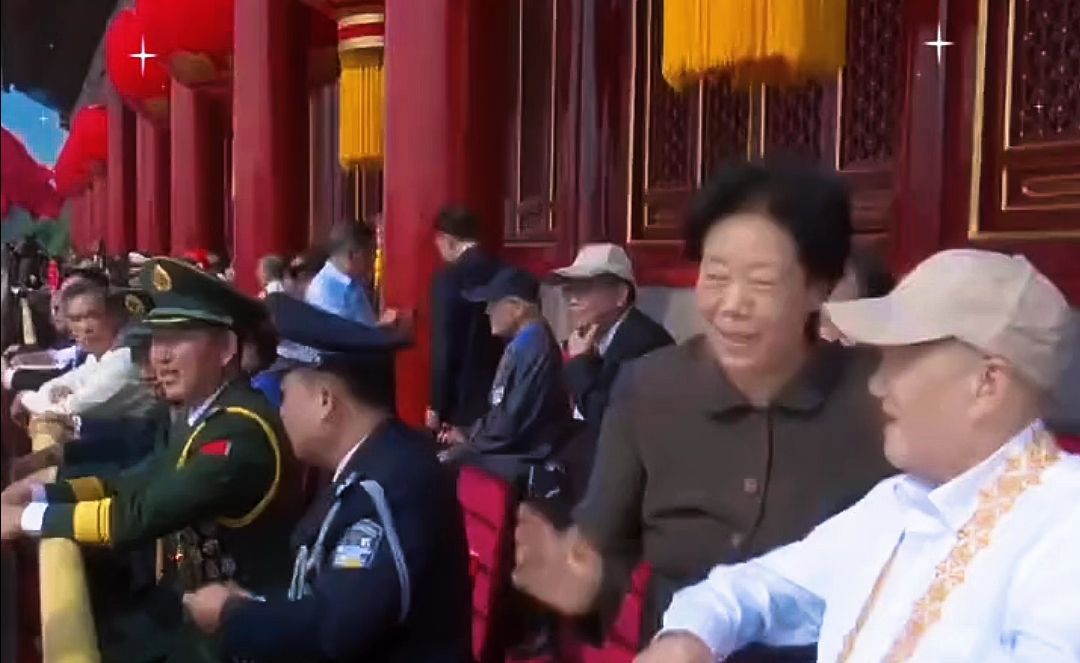 霍英东三登天安门观礼，国葬待遇