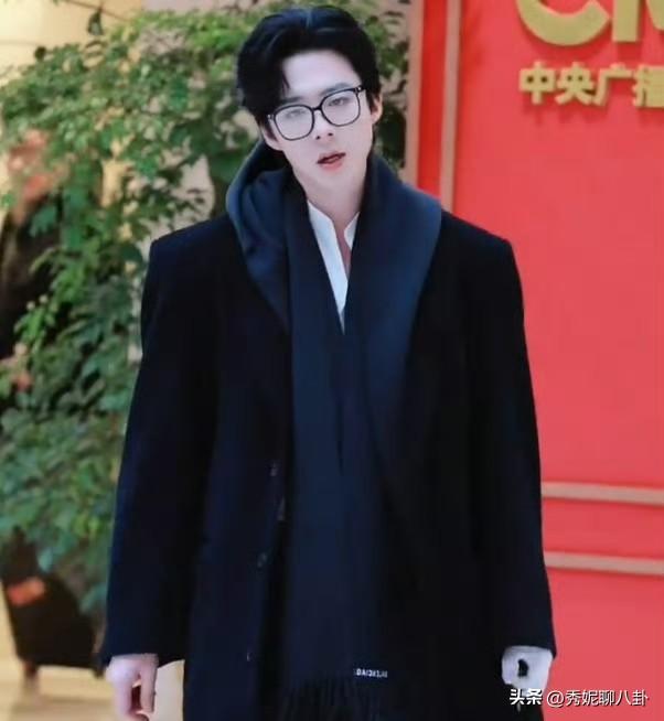 结合春晚首次彩排核心亮点，打造兼具话题度与感染力的爆款微头条，突出明星阵容、科技