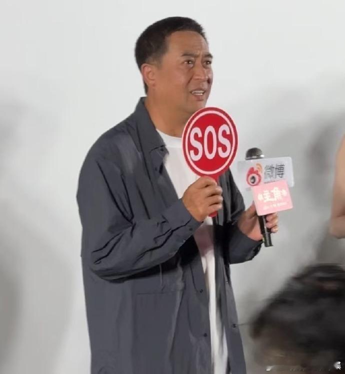 张嘉益别让五旬老人干这个剧中用心塑造经典角色，剧外卖力配合剧集宣传，张嘉益对待作