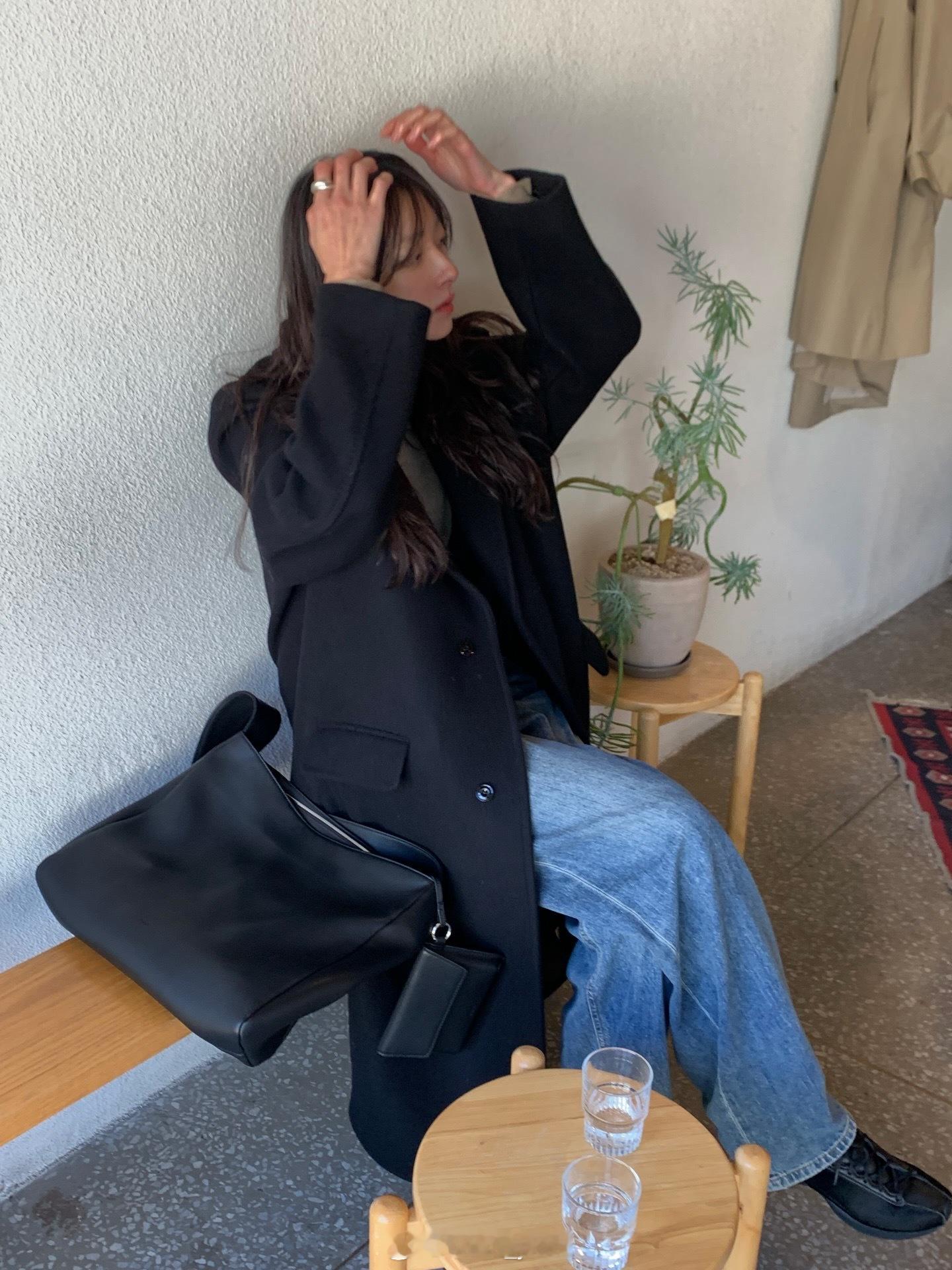 很韩朴敏荷近期穿搭 