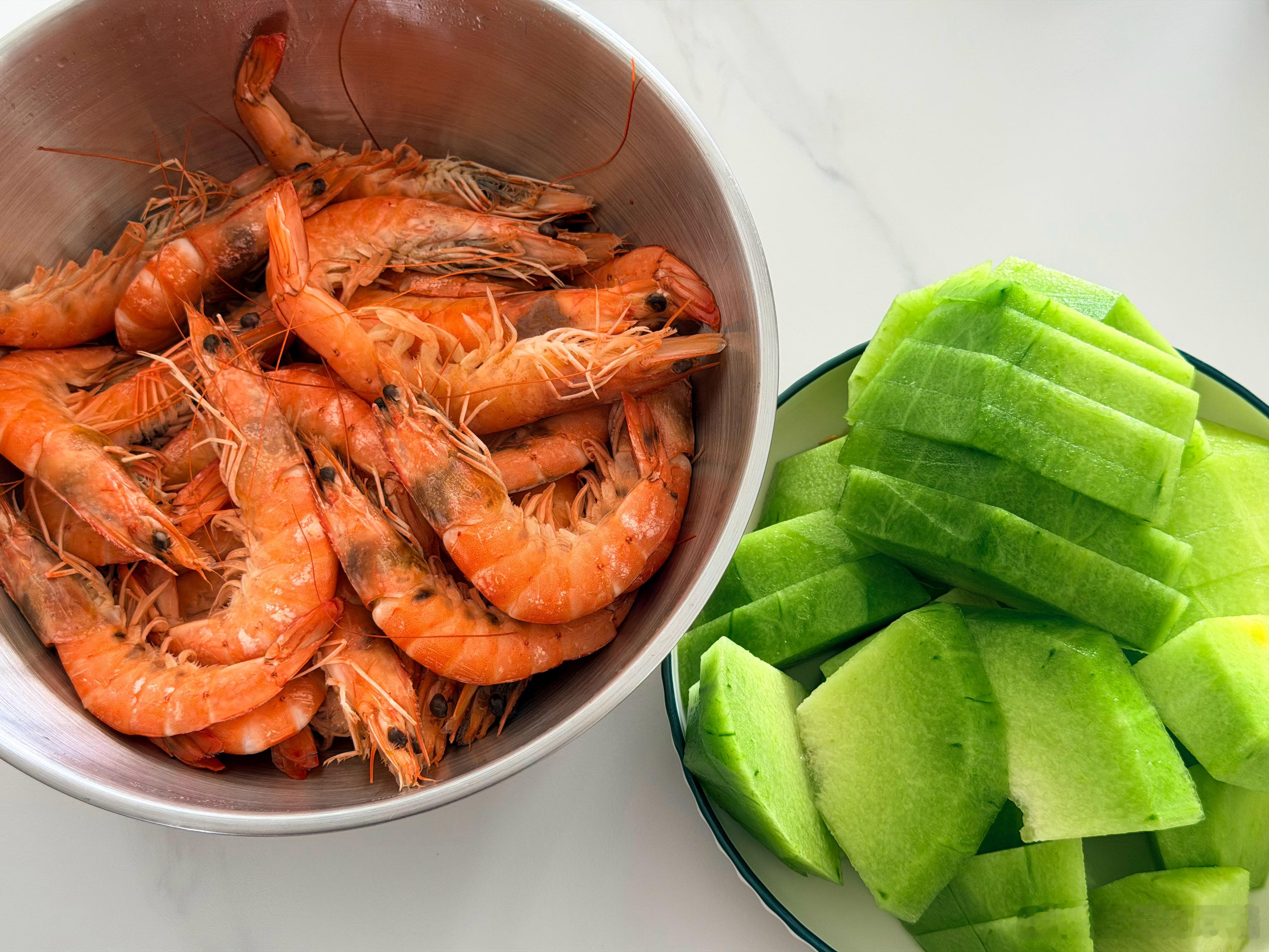 懒得做饭系列：吃点打折虾配打折菜瓜。