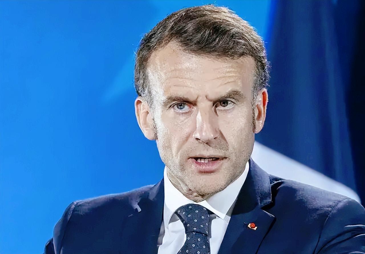 法国这回直接放出王炸！当地时间3月18日，总统马克龙现身南特的航母建造工地，当场