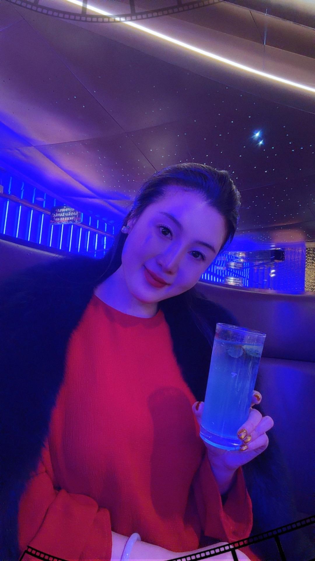 聚会聚餐 一起吃一起喝一起玩一起嗨