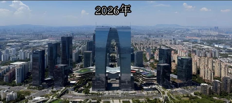 苏州中心的城市天际线预计2030年会迎来大巨变
目前苏州中心大裤衩已经投入运营，