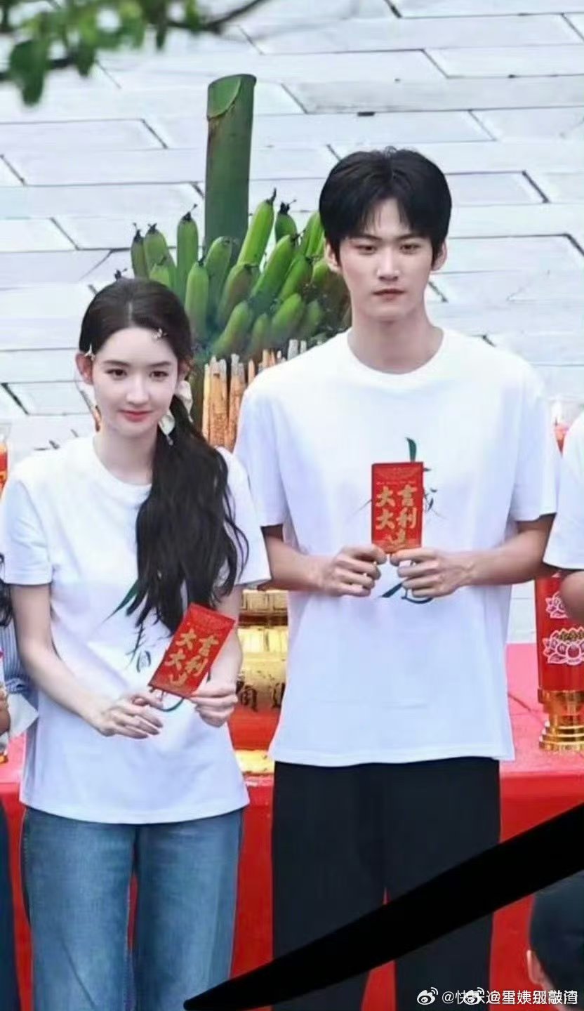 王玉雯 周柯宇《小城春色》开机路透 